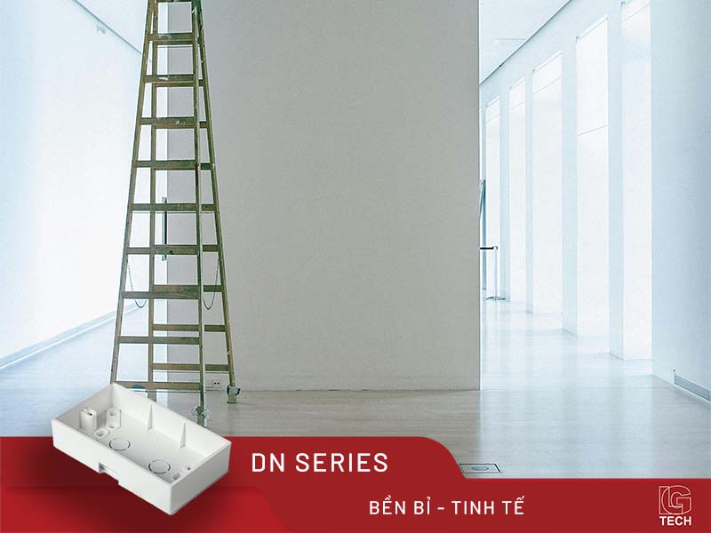 Đế đôi âm tường , chống cháy LG Tech LG-DA-002 1 Đế đôi âm tường cho ổ điện, công tắc phù hợp các ổ tiêu chuẩn147x86x50mm. Chất lượng cao, nhựa trắng tinh khiết và độ dày thành lớn gấp rưỡi các sản phẩm phổ thông trên thị trường. Được thiết kế dạng nối ghép module tiện lợi cho việc thi công các ổ điện sát nhau với khoảng cách chuẩn.