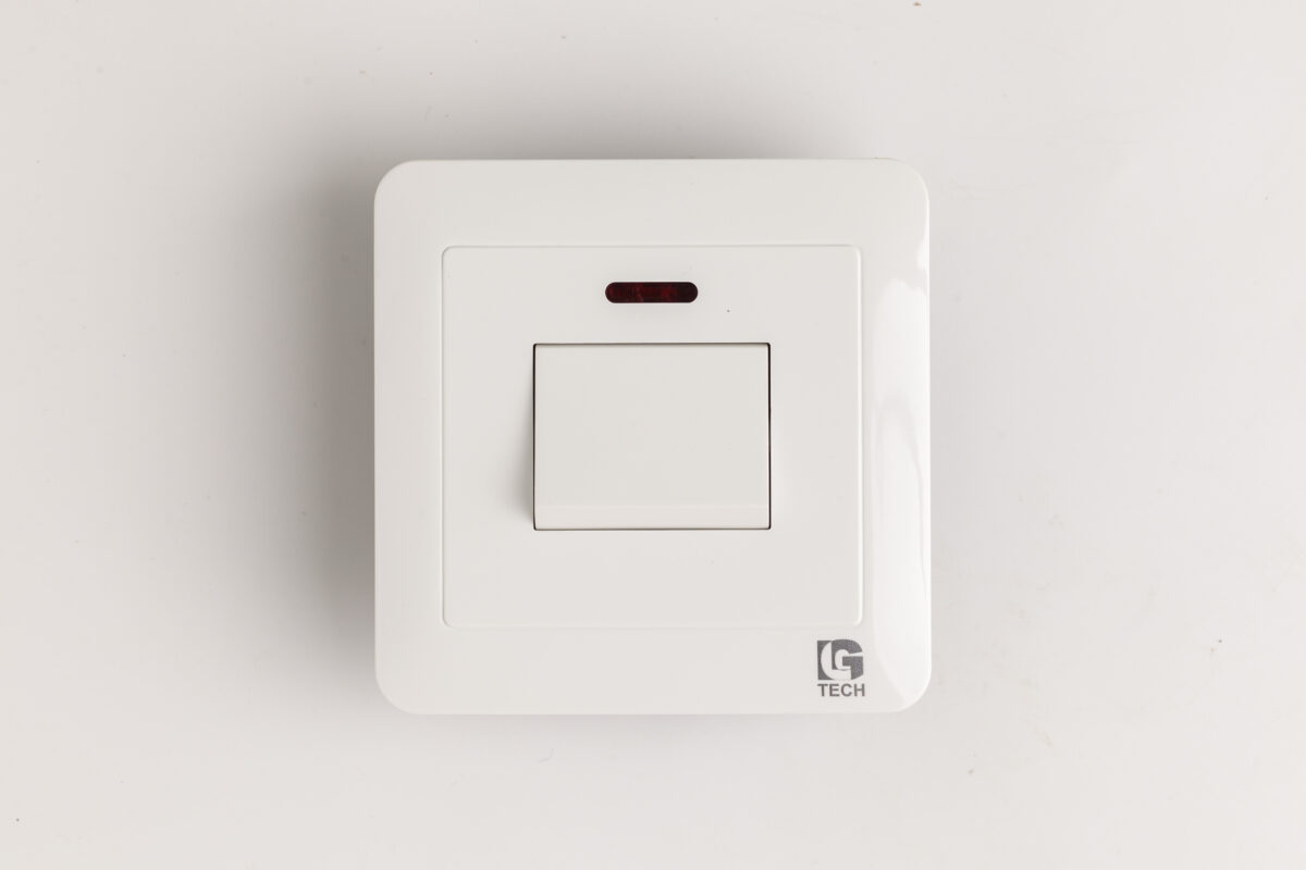 Công tắc điện đơn 2 cực mặt vuông chịu dòng lớn 45A LG-TT-102 1 Công tắc điện đơn 2 cực mặt vuông chịu dòng lớn 45A LG-TT-102