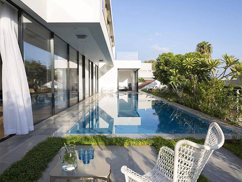 Những lưu ý cần nắm rõ trước khi thiết kế nhà sân vườn có hồ bơi