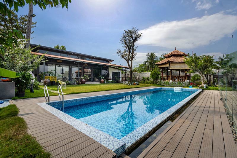 Những lưu ý cần nắm rõ trước khi thiết kế nhà sân vườn có hồ bơi