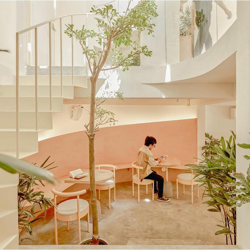 mau-thiet-ke-quan-tra-sua-2-tang-dep-anh-10 Những mẫu thiết kế quán trà sữa 2 tầng được yêu thích nhất