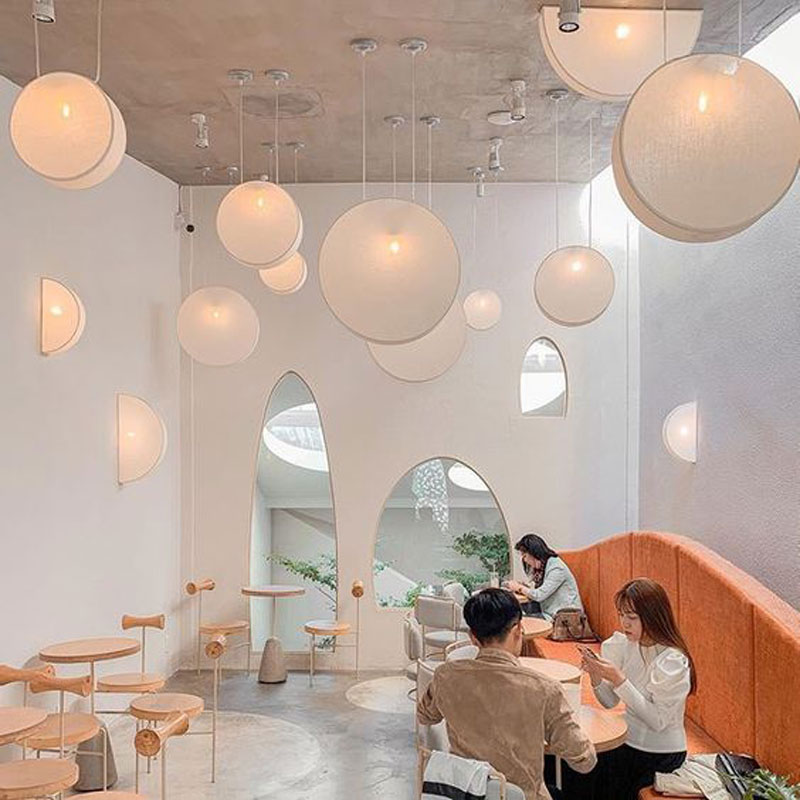 mau-thiet-ke-quan-tra-sua-2-tang-dep-anh-11 Những mẫu thiết kế quán trà sữa 2 tầng được yêu thích nhất