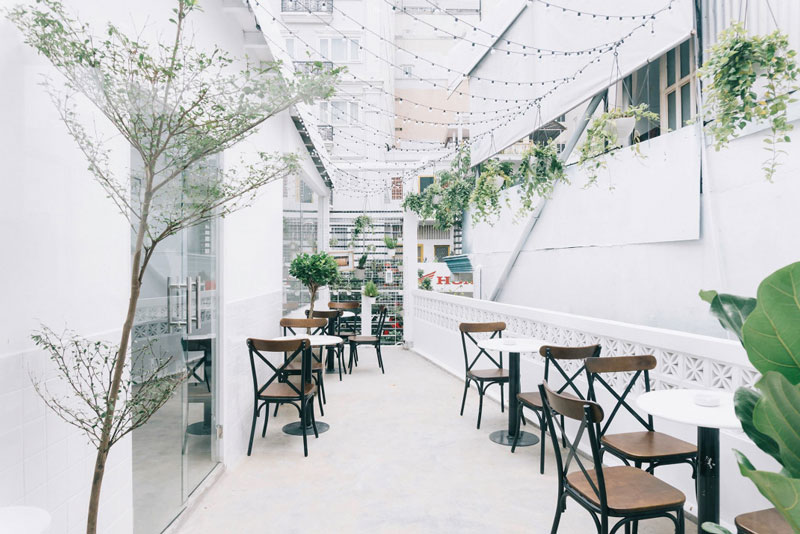 mau-thiet-ke-quan-tra-sua-2-tang-dep-anh-12 Những mẫu thiết kế quán trà sữa 2 tầng được yêu thích nhất