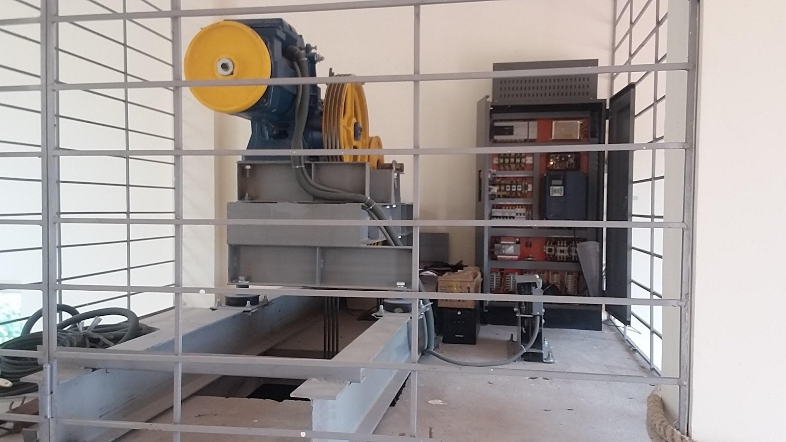 9wiieb3rpo0dbg5ntqxytbbqoxnav8byf1zyeld0xawoyk_g1gr4latdzsetfqjz2ffmmlzduhr4vztif6hctk_foygatfndm-tb8nfvkkuq5n5dpxgmlrtdit_ibgry-lunh_8q 5 điều cần biết về thang máy có phòng máy