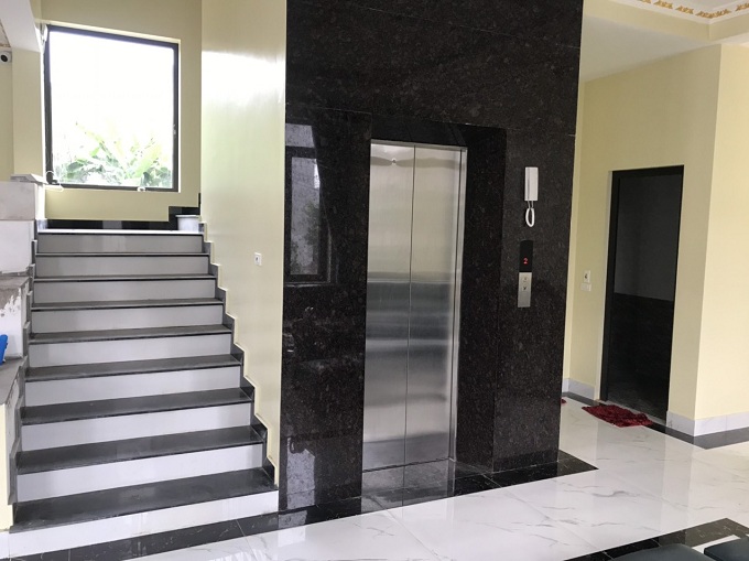 bố trí thang máy cho nhà ống
