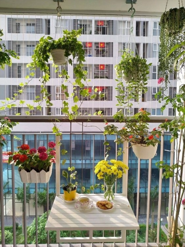 trang-tri-ban-cong-chung-cu-22