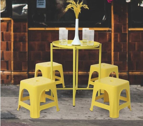 1-ban-ghe-quan-tra-chanh-dep-gia-re-1-tu-trung-hieu-an-moc_2a6f80dc9d744078b1c4d96530cb01e8_grande Khi lựa chọn bàn ghế cho quán trà chanh