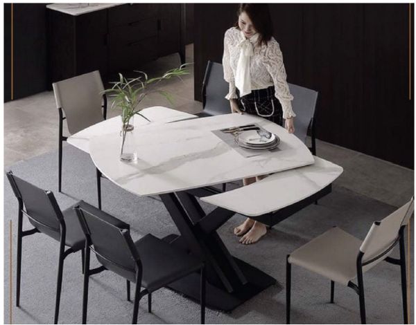 Bàn xoay mặt đá hình chữ nhất đáp ứng lượng khách ngồi số lượng lớn