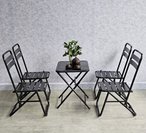 2-ban-ghe-quan-tra-chanh-dep-gia-re-1-tu-trung-hieu-an-moc_e471871051114628a5ffdac23be295c8_grande Bộ bàn ghế gấp gọn quán trà chanh vỉa hè