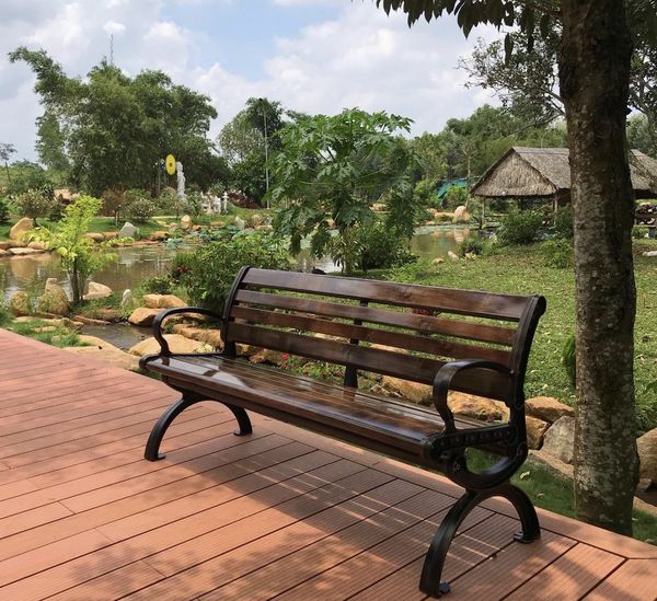 2-ghe-cong-vien-dep-2-tu-trung-hieu-an-moc_4f31cbaf68c74aca97c1ed275b1a411f_grande Mẫu ghế công viên ngoài trời chống gỉ tốt