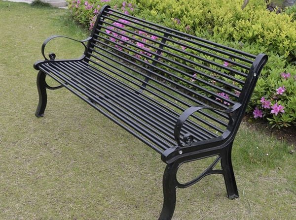2-ghe-cong-vien-dep-7-tu-trung-hieu-an-moc_9c9850d8bb674e24a360f9947f9b41c2_grande Ghế sắt công viên