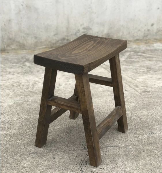 Ghế đôn gỗ thông mặt cong