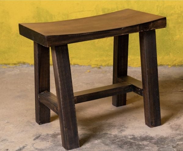 Ghế đôn gỗ thông mặt cong thấp