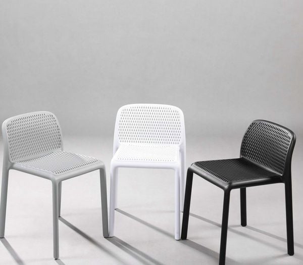 3-ban-ghe-quan-tra-chanh-via-he-dep-gia-re-5-tu-trung-hieu-an-moc_c99a601c82d641618ee5a6a9a79e91a7_grande Ghế nhựa trà chanh