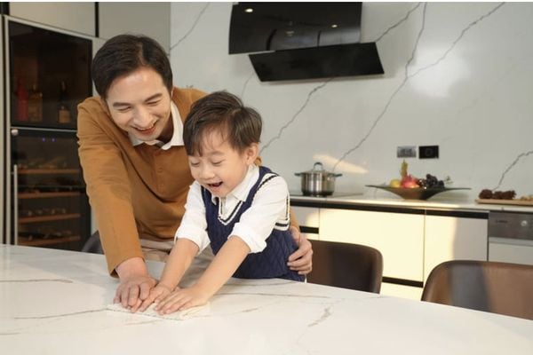 4-ban-an-trong-thong-minh-dep-gia-re-1-tu-trung-hieu-an-moc_d837cb3d873a4194a74cac280d72806f_grande Sử dụng khăn mềm và ướt để lau bàn ăn