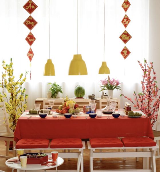 5-trang-tri-phong-bep-ngay-tet-tu-trung-hieu-an-moc_6e27615a895f43b6bf6167783d2aca45_grande Treo tranh Tết để trang trí bếp ngày Tết