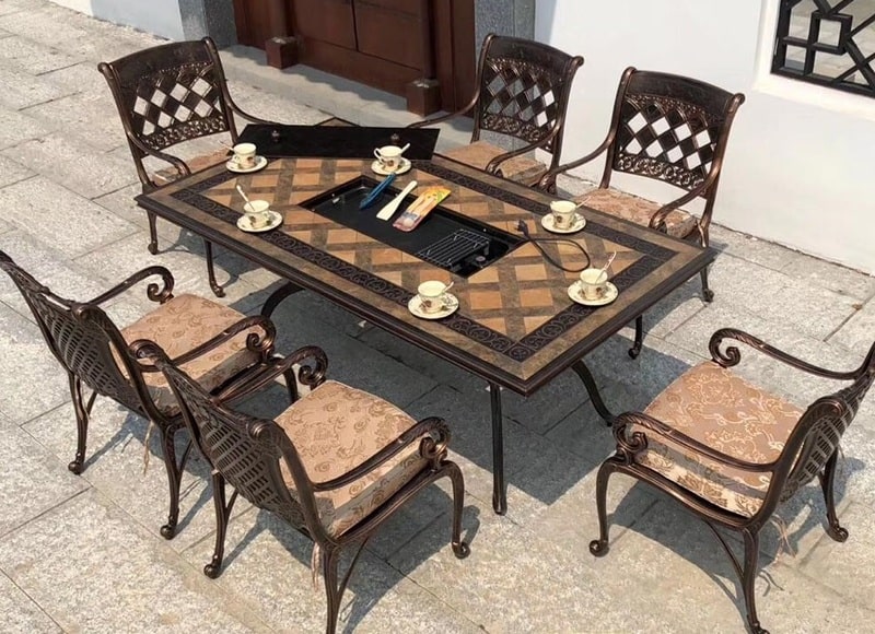 bàn ăn có bếp nướng