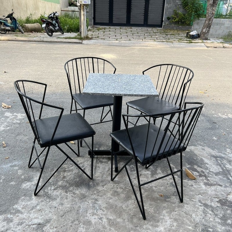 bàn ghế cafe chân sắt