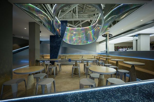 ban-ghe-don-cho-quan-tra-sua-2-tu-trung-hieu-an-moc_f0b90390f2be4877b3a9c0748210351a_grande Quán trà sữa cafe Be Mind tại Hồ Chí Minh được bày trí với bàn ghế nhựa đúc đôn độc đáo