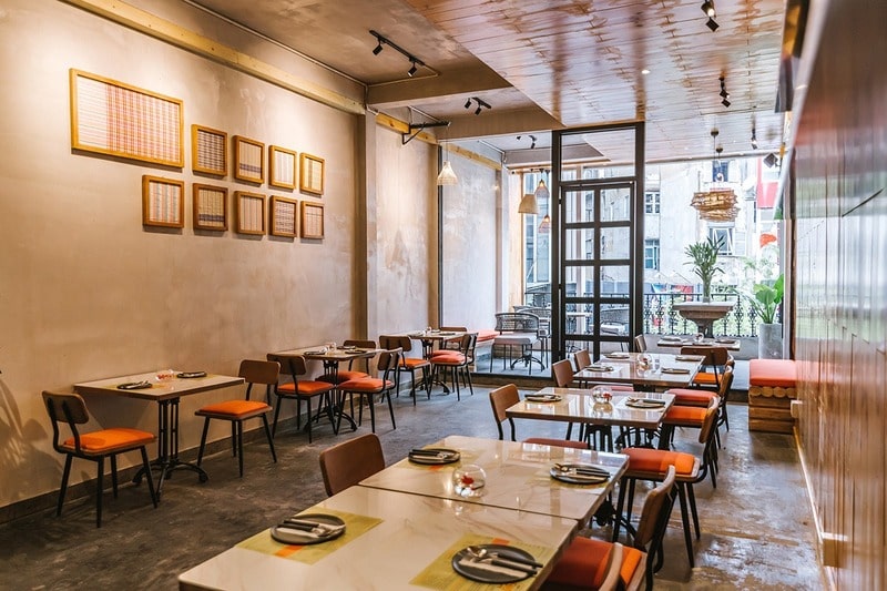 bàn ghế nhà hàng