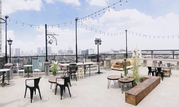 ban-ghe-quan-tra-sua-tang-thuong-1-tu-trung-hieu-an-moc_d66a69241b3a450f94345778e4d1abf1_grande Bàn ghế quán trà sữa tầng thượng