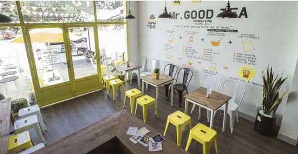 ban-ghe-sat-cho-quan-tra-sua-2-tu-trung-hieu-an-moc_189c1a3684954a8e934ddc5794499d0a_grande Bàn ghế sắt được ứng dụng linh hoạt cho các góc quán trà sữa Mr.Good Tea tại Hồ Chí Minh