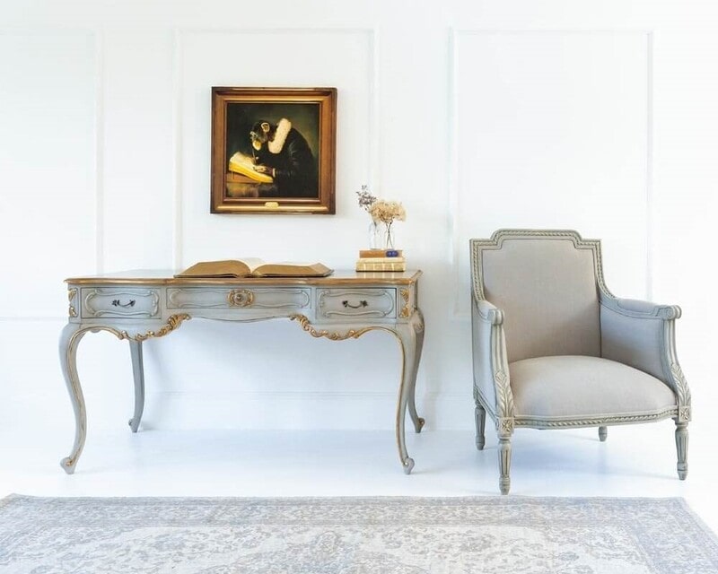 ghế lãnh đạo bằng gỗ