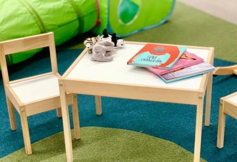 ghế ăn trẻ em bằng gỗ