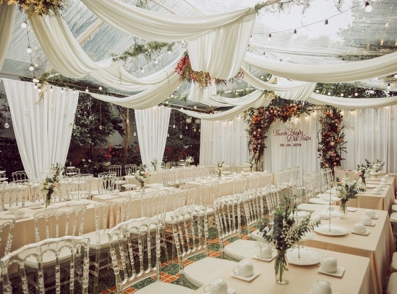 giá bàn ghế nhà hàng tiệc cưới