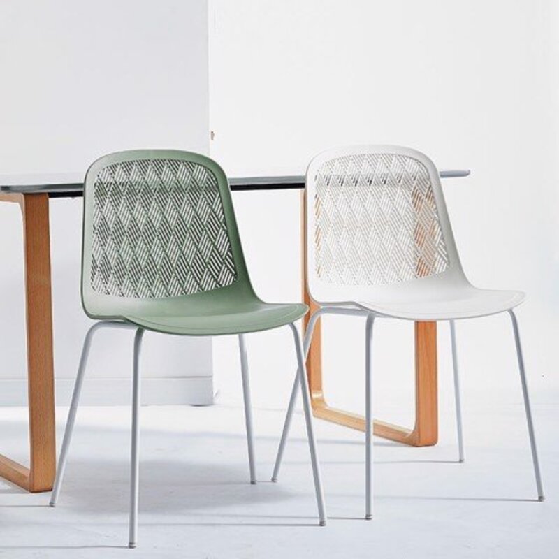 ghế nhựa quán cafe