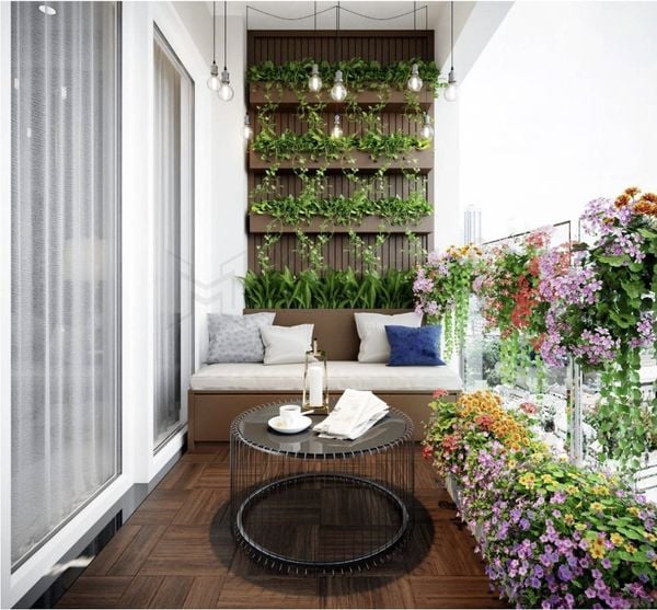 trang-tri-ban-cong-chung-cu-don-gian-voi-cay-xanh-tu-trung-hieu-an-moc_d151225068e54787b2ad0e6aab7987d2_grande Cây xanh là một cách tuyệt vời để mang thiên nhiên vào ban công.