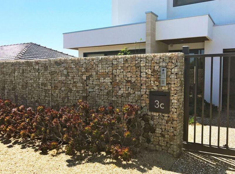 đèn năng lượng mặt trời trang trí sân vườn