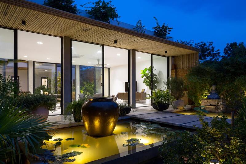 đèn năng lượng trang trí sân vườn