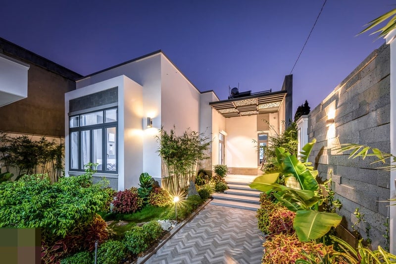 giá đèn trang trí sân vườn