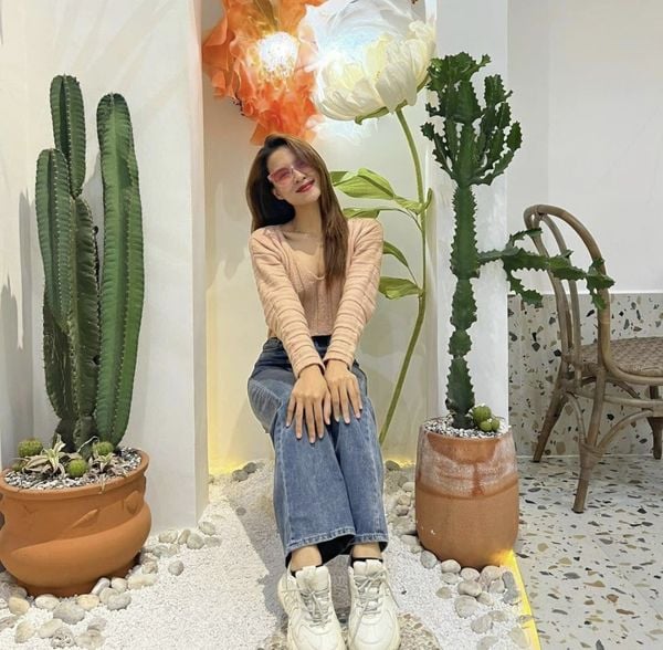 Ý tưởng trang trí quán trà sữa với gương decor mẫu 5