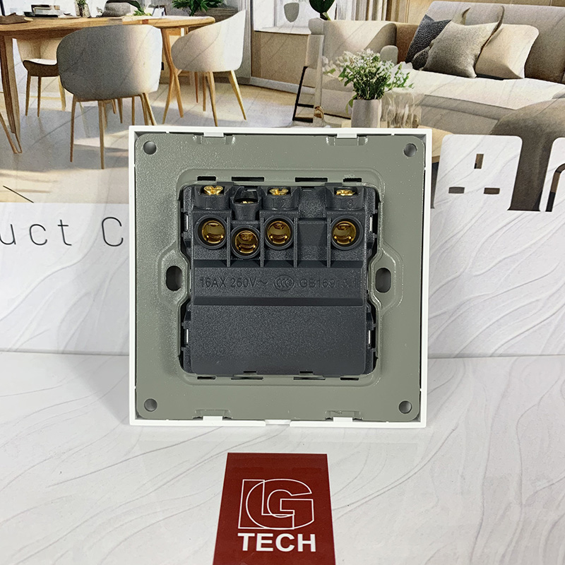 Công tắc 2 cực, 3 nút màu trắng LG Tech LG-F21-003 2 Mặt sau công tắc 2 cực, 3 nút màu trắng LG Tech LG-F21-003