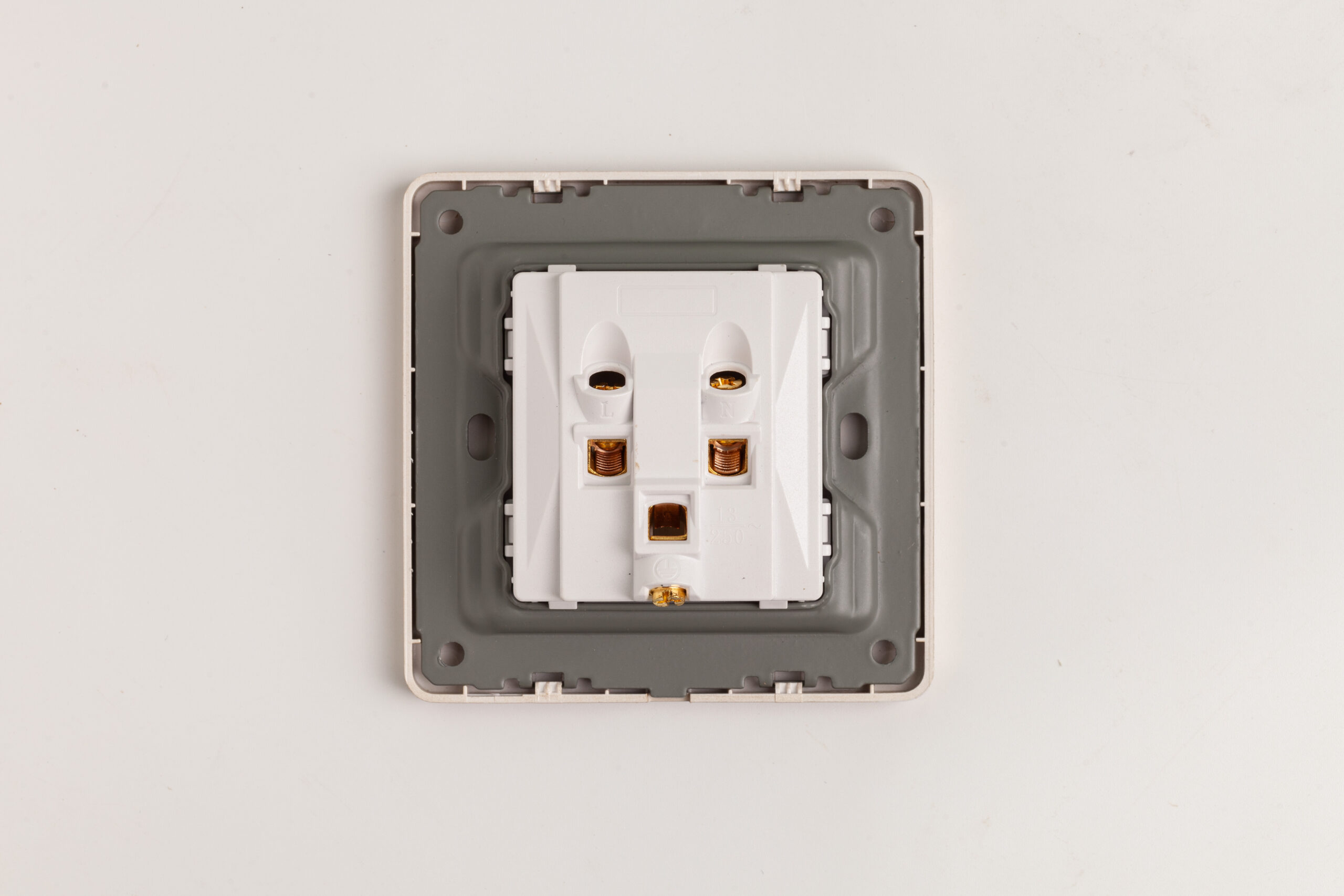 Ổ cắm điện 5 chấu, chuẩn Châu Âu LG tech LG-C60-018 7