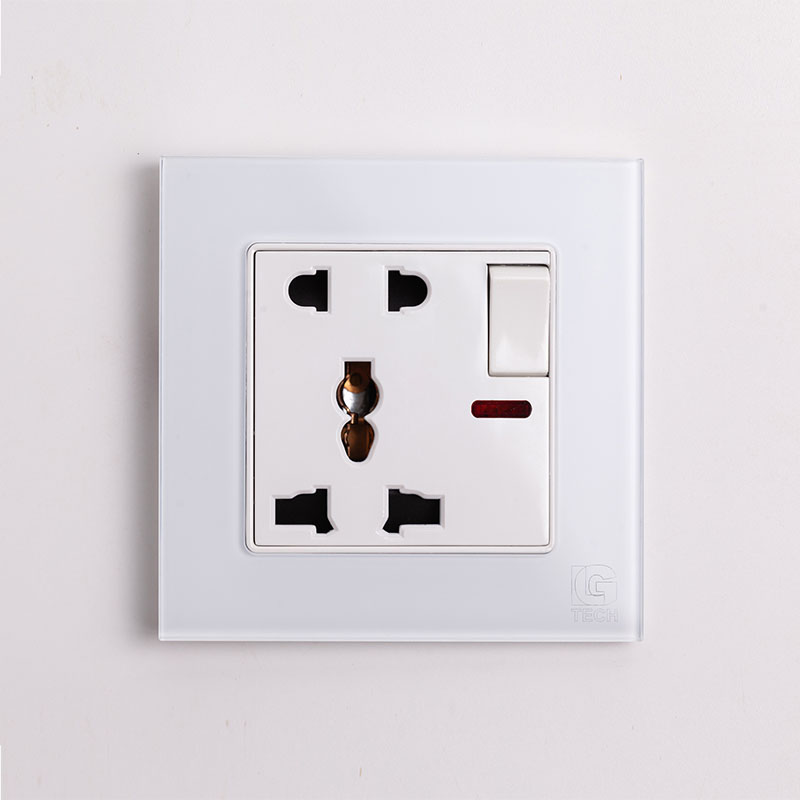 Ổ cắm điện 5 chấu, có công tắc an toàn và đèn báo, chuẩn vuông, viền kính màu trắng LG Tech mã LG-F71W-021 1 Ổ cắm điện 5 chấu, có công tắc an toàn và đèn báo, chuẩn vuông, viền kính màu trắng LG Tech mã LG-F71W-021