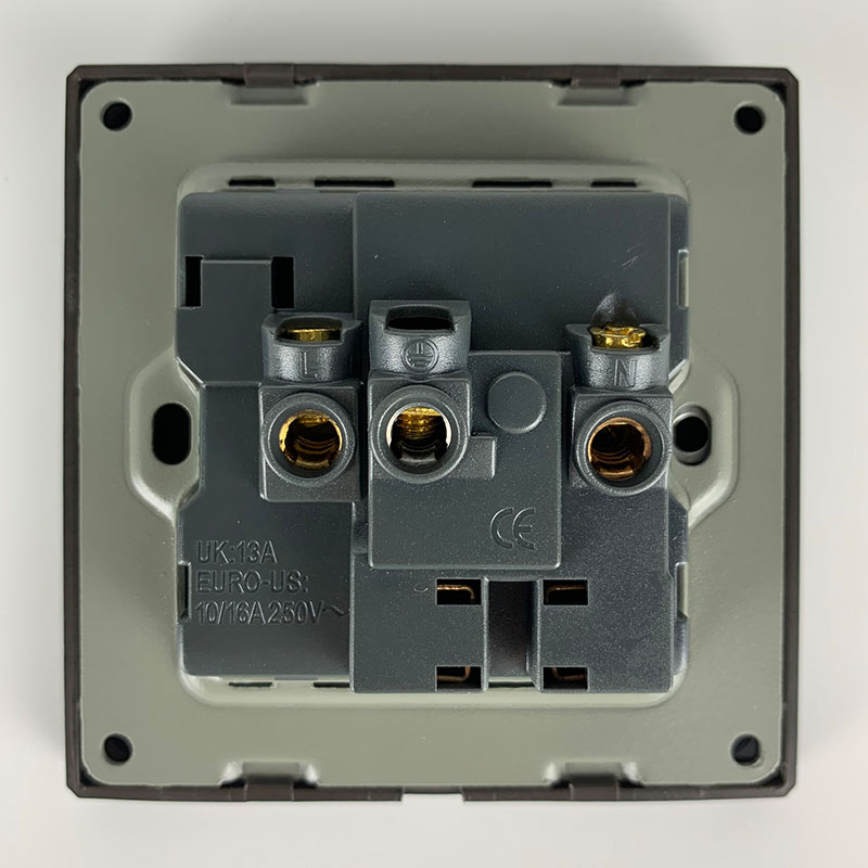 Ổ cắm điện 5 chấu có công tắc an toàn và đèn báo màu đen LG Tech LG-B21-021 3 Ổ cắm điện 5 chấu có công tắc an toàn và đèn báo màu đen LG Tech LG-B21-021
