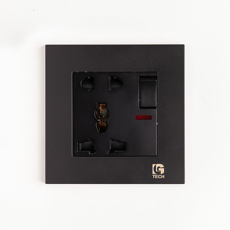 Ổ cắm điện có công tắc an toàn màu đen chuẩn vuông LG-B20-021 1 Ổ cắm điện có công tắc an toàn màu đen chuẩn vuông LG-B20-021