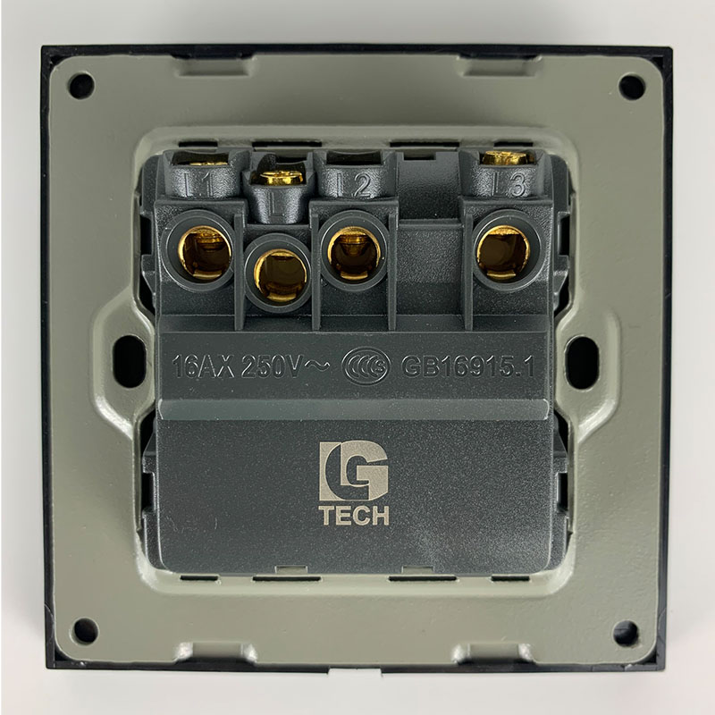 Công tắc 2 cực ba nút chuẩn vuông màu đen LG Tech LG-B21-003 3 Công tắc 2 cực ba nút chuẩn vuông màu đen LG Tech LG-B21-003