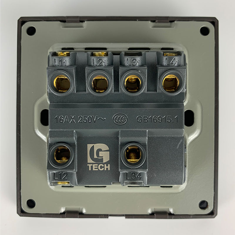 Công tắc đèn bốn nút chuẩn vuông màu đen LG Tech LG-B21-004 3 Công tắc đèn bốn nút chuẩn vuông màu đen LG Tech LG-B21-004