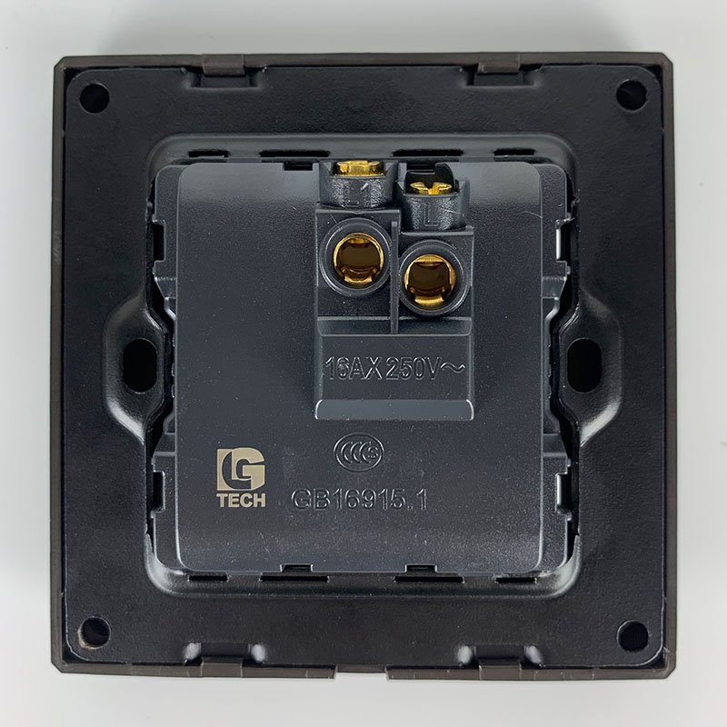 Công tắc điện vuông đơn 1 chiều màu đen LG Tech LG-B21-001 3 Mặt sau công tắc điện vuông đơn 1 chiều màu đen LG Tech LG-B21-001