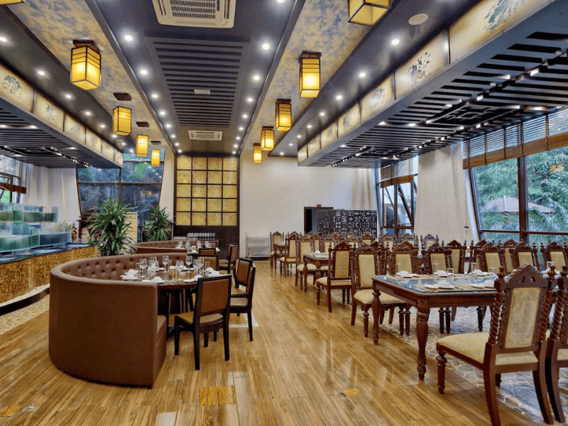 cách sắp xếp bàn ghế trong nhà hàng đơn giản