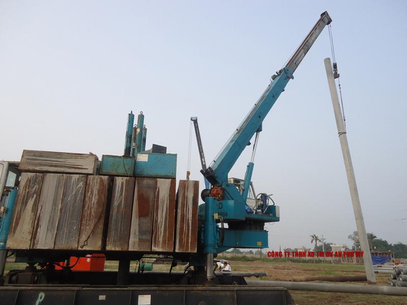 Ép cọc bê tông bằng Robot