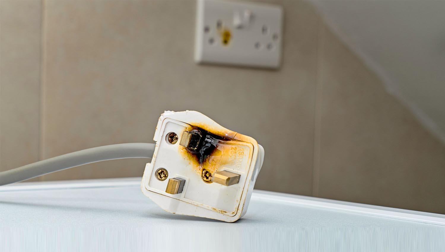 Những sai lầm phổ biến khi sử dụng ổ cắm điện 2 Những sai lầm phổ biến khi sử dụng ổ cắm điện 2