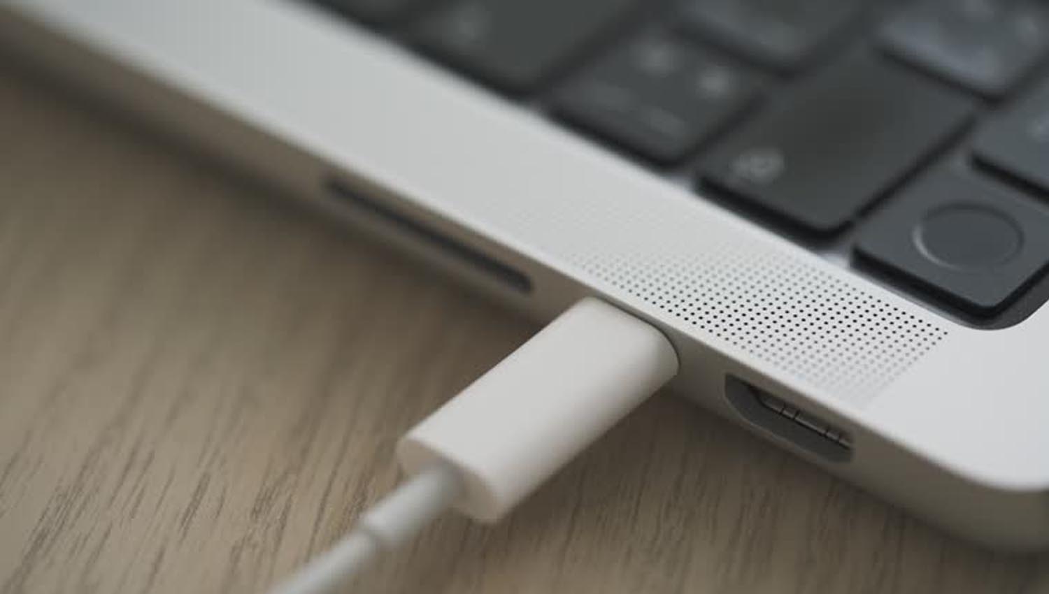 Ổ điện có sạc Type C – Giải pháp tối ưu cho thiết bị công nghệ hiện đại 1 Ổ điện có sạc Type C – Giải pháp tối ưu cho thiết bị công nghệ hiện đại 1