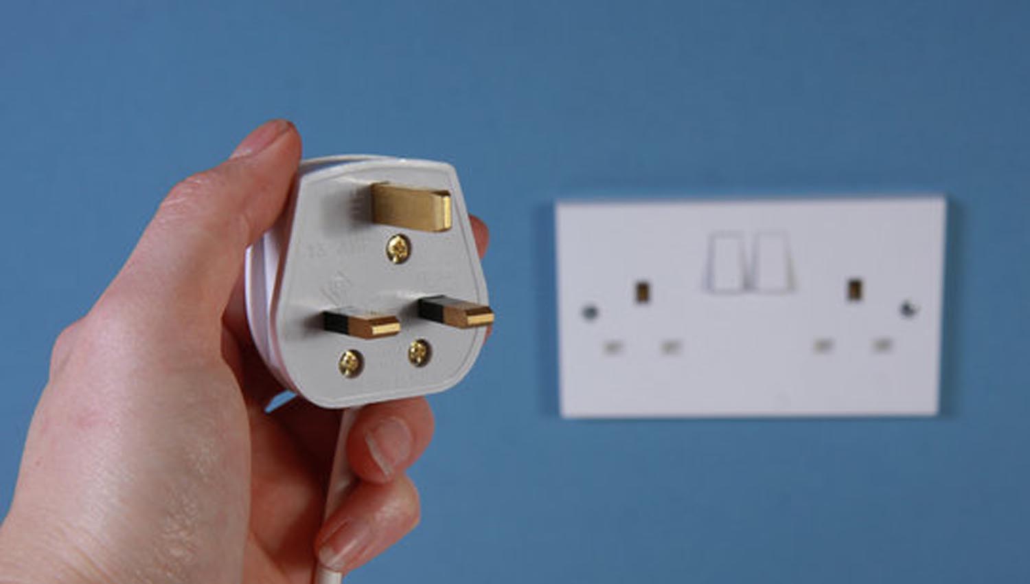 Ổ Cắm 3 Chấu Có Gì Khác So Với Ổ Cắm 2 Chấu? Lợi Ích Thực Sự 6