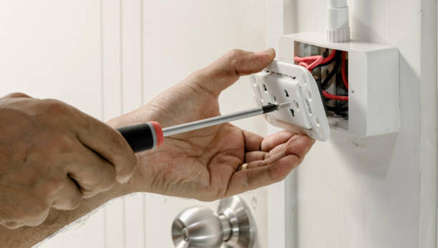 Những Sai Lầm Thường Gặp Khi Sử Dụng Ổ Cắm 3 Chấu 3