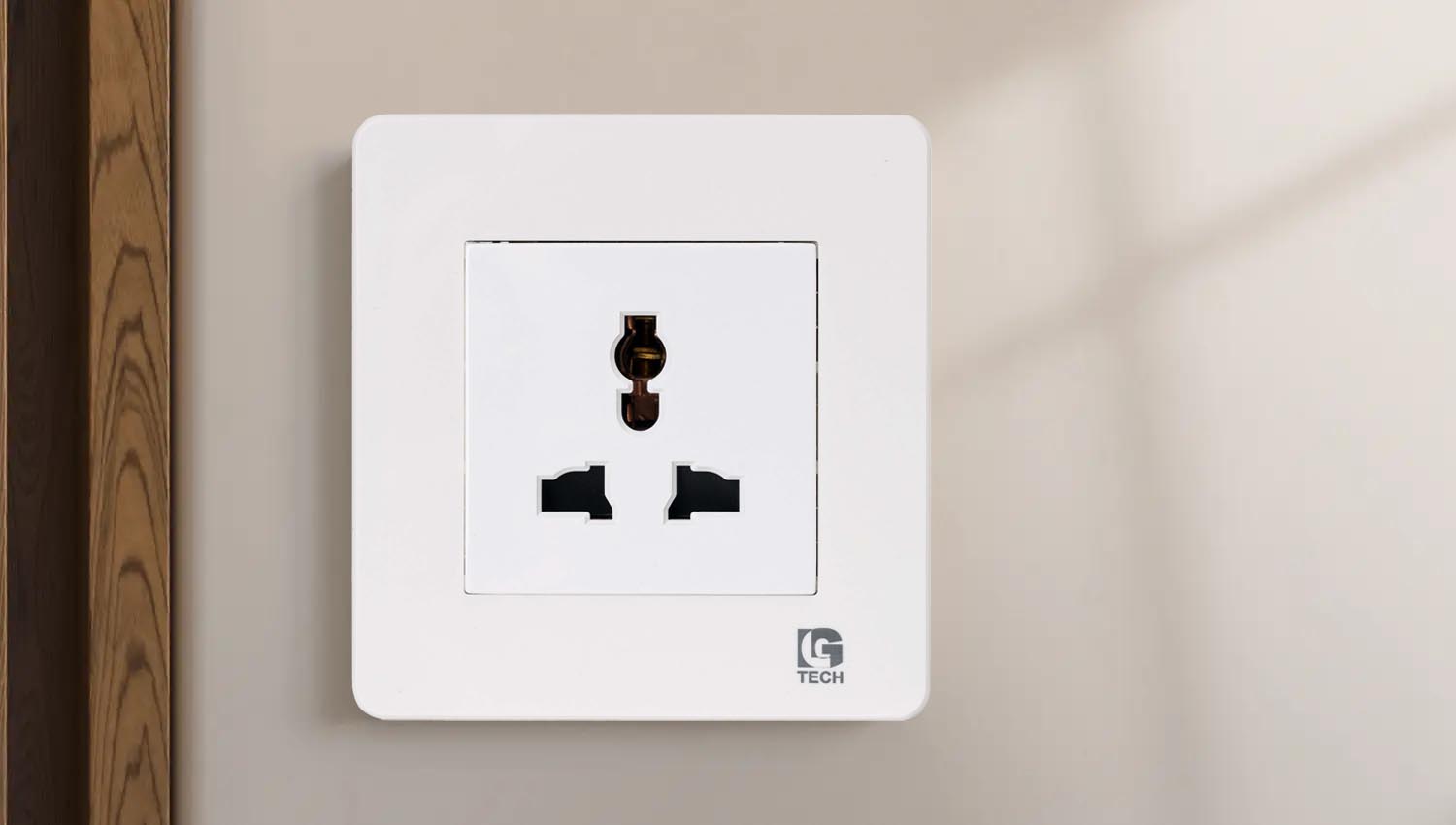 Ổ Cắm 3 Chấu 86x86x40mm – Sự Lựa Chọn Hoàn Hảo Cho Gia Đình 1